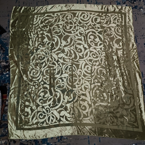 Givenchy scarf Silk 41x43 inches - Picture 1 of 11